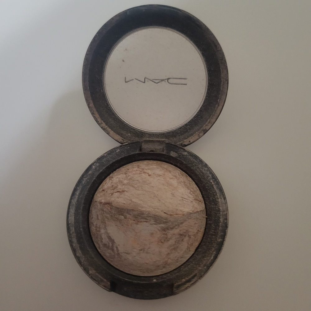 MAC Eyeshadow duo chrome. Rare. Discontinued. Silver and gold.